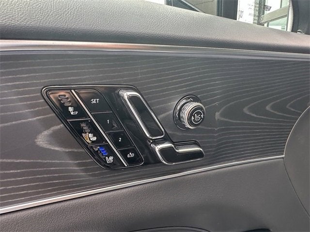 2025 Cadillac LYRIQ Luxury 3