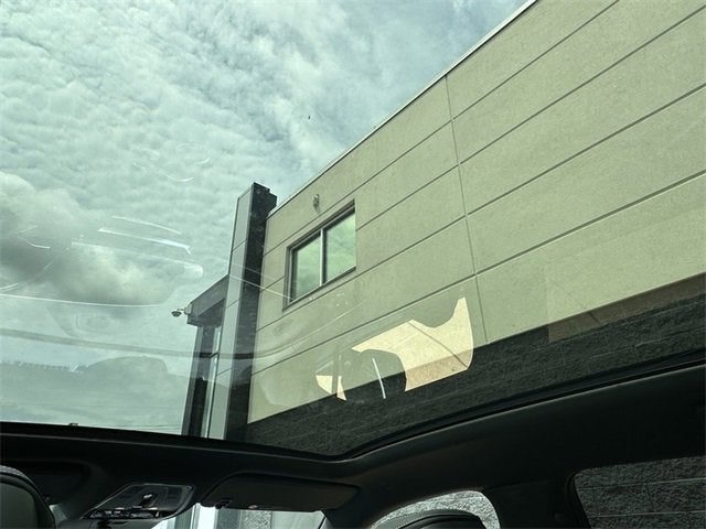 2025 Cadillac LYRIQ Luxury 3