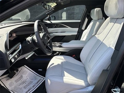 2025 Cadillac LYRIQ Luxury 3