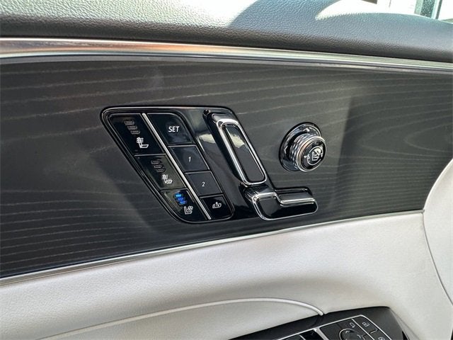 2025 Cadillac LYRIQ Luxury 3