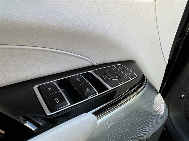 2025 Cadillac LYRIQ Luxury 3