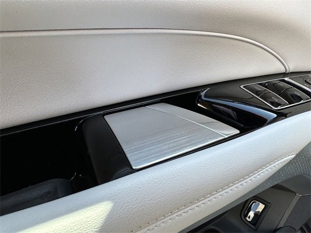 2025 Cadillac LYRIQ Luxury 3