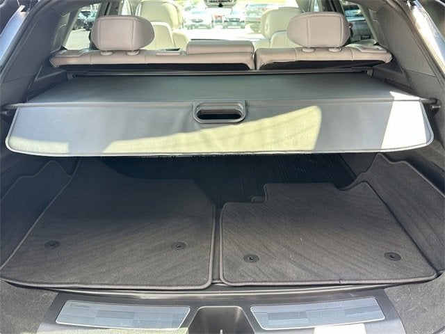 2025 Cadillac LYRIQ Luxury 3