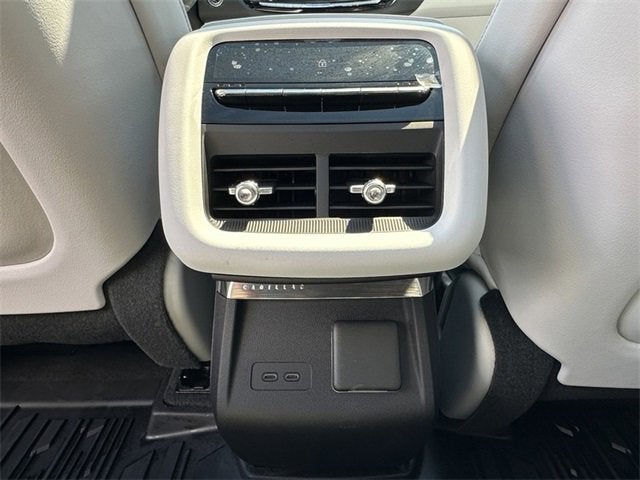 2025 Cadillac LYRIQ Luxury 3