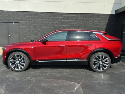 2025 Cadillac LYRIQ Luxury 3