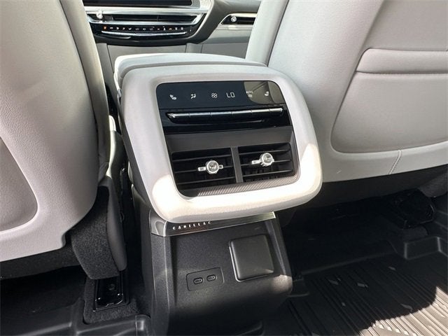 2025 Cadillac LYRIQ Luxury 3