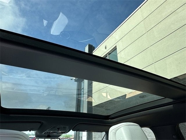 2025 Cadillac LYRIQ Luxury 3