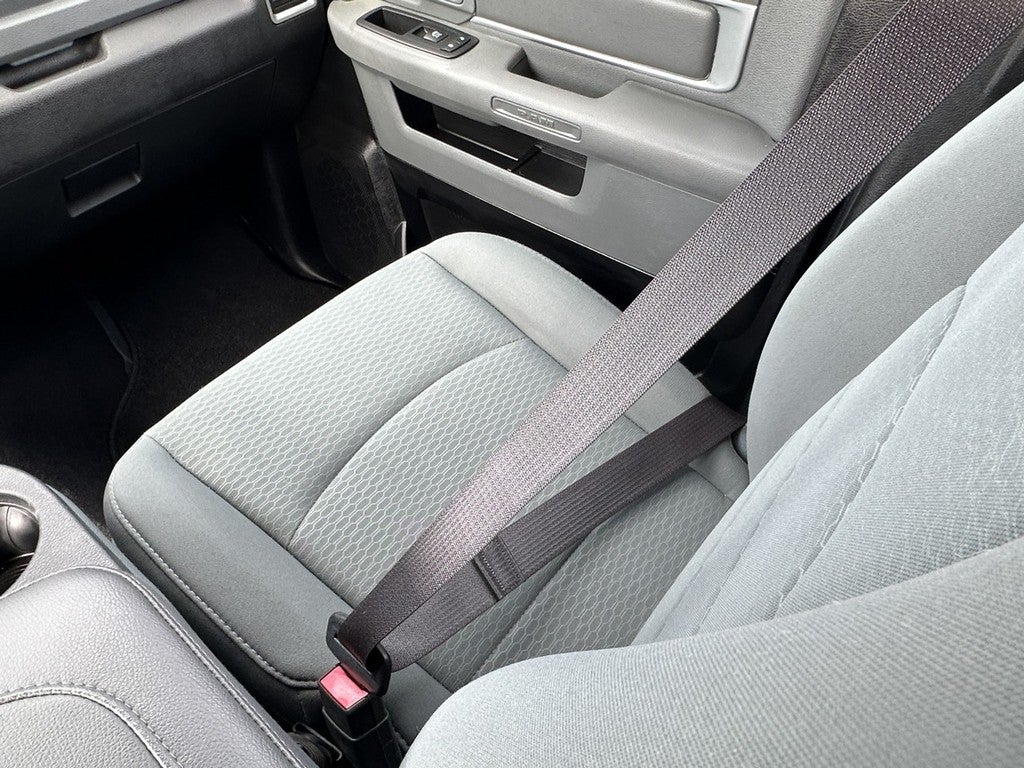 2015 RAM 1500 4WD Quad Cab 140.5" SLT