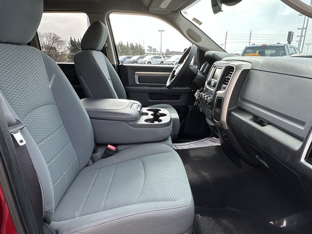 2015 RAM 1500 4WD Quad Cab 140.5" SLT