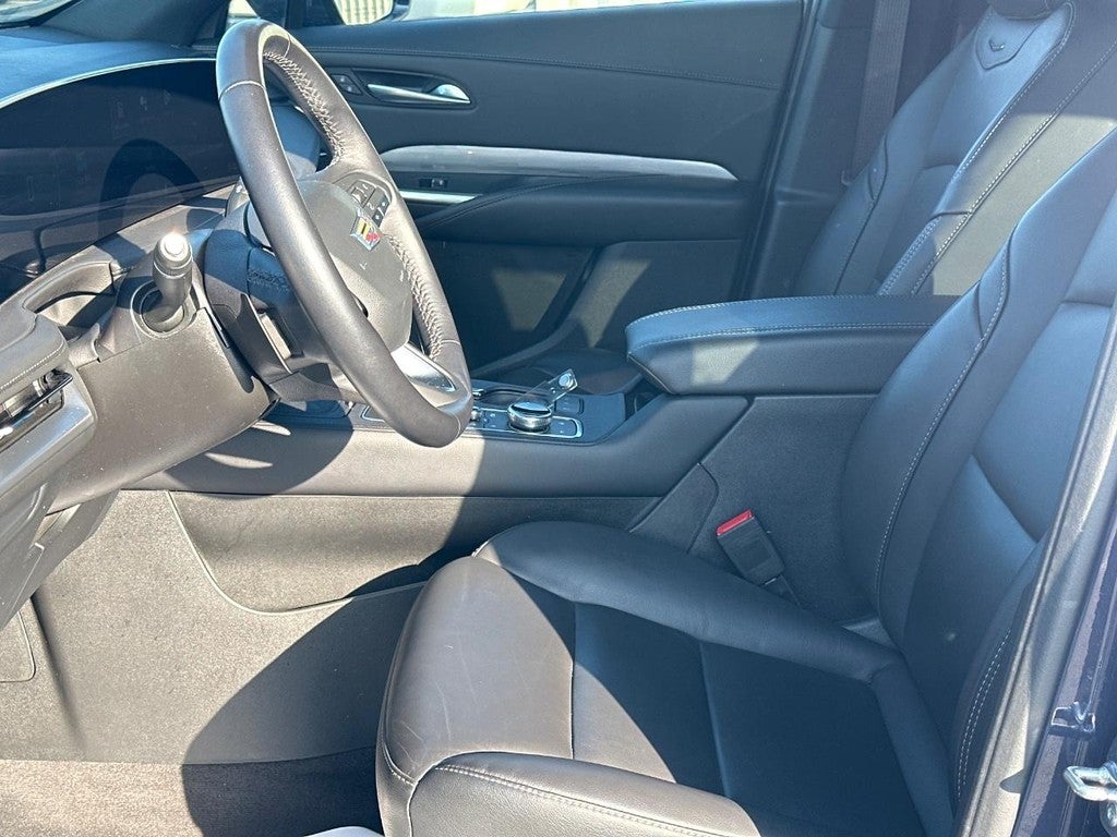 2025 Cadillac XT4 FWD 4dr Premium Luxury