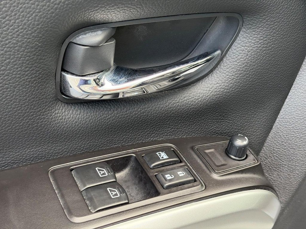 2024 Nissan Titan 4x4 King Cab SV