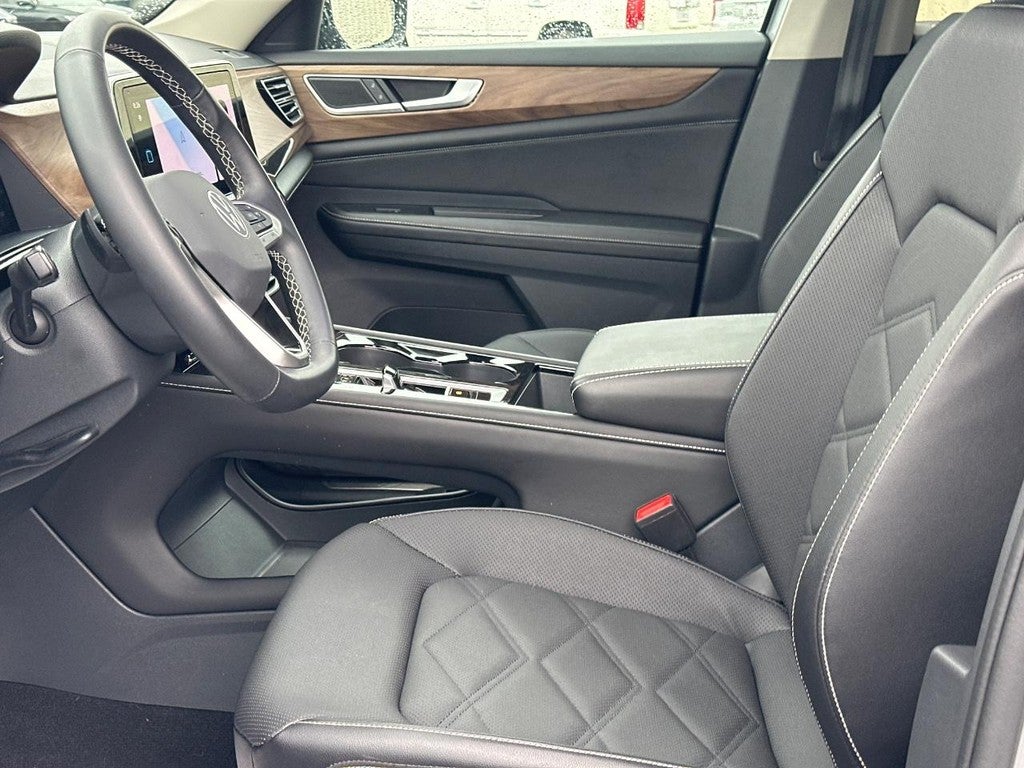 2024 Volkswagen Atlas 2.0T SE w/Technology 4MOTION