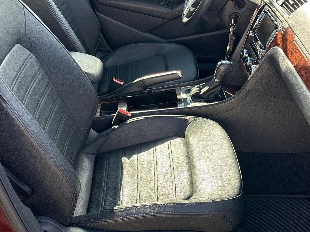 2012 Volkswagen Passat 4dr Sdn 2.5L Auto SEL PZEV