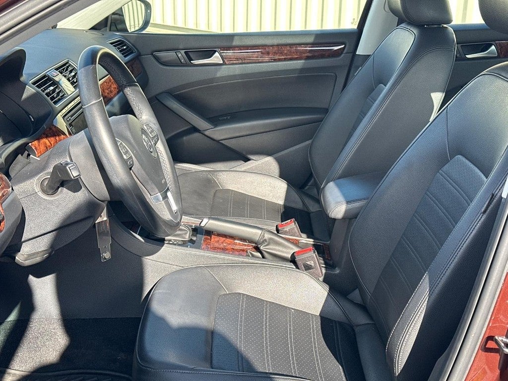 2012 Volkswagen Passat 4dr Sdn 2.5L Auto SEL PZEV