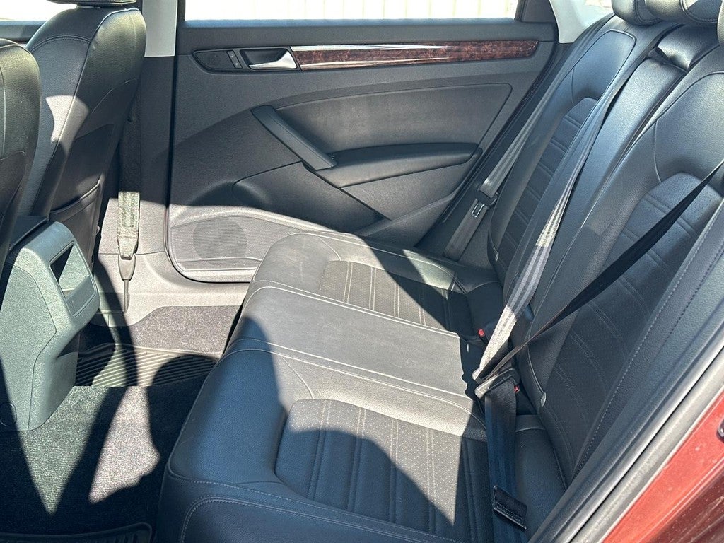 2012 Volkswagen Passat 4dr Sdn 2.5L Auto SEL PZEV