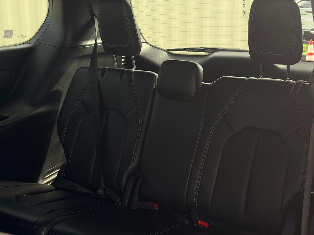 2025 Chrysler Pacifica Select FWD