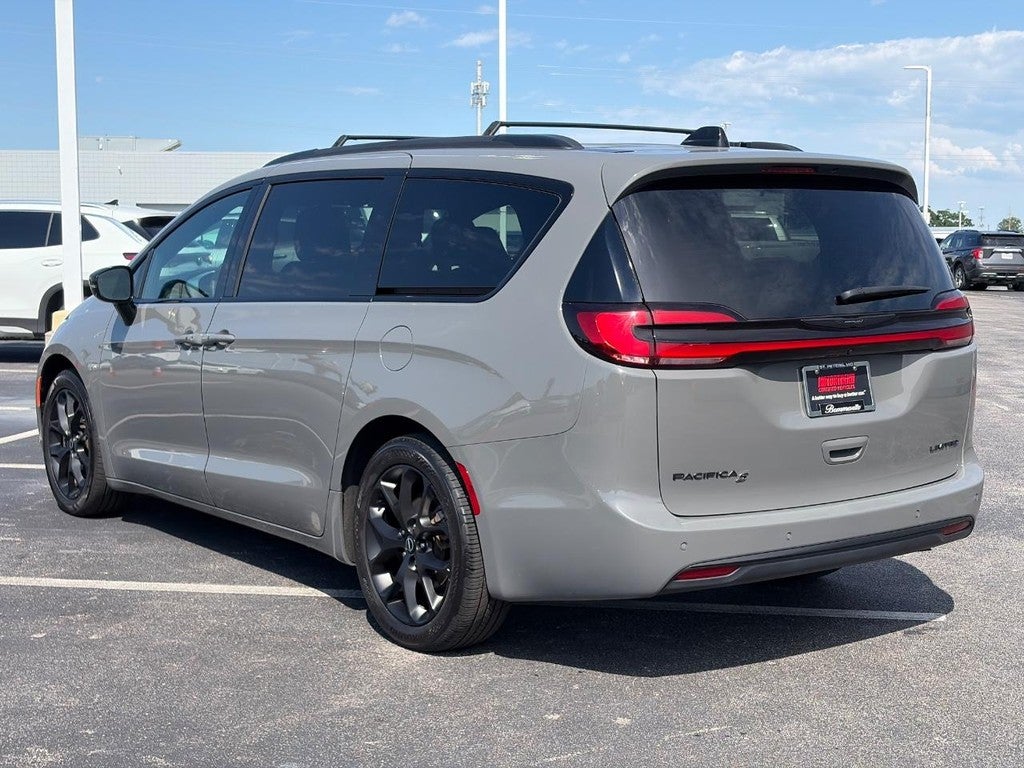 2025 Chrysler Pacifica Limited FWD