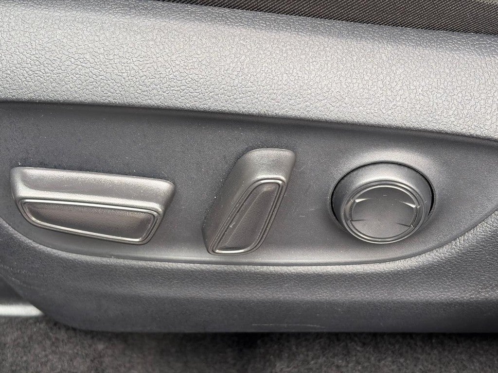 2025 Toyota RAV4 XLE AWD (Natl)