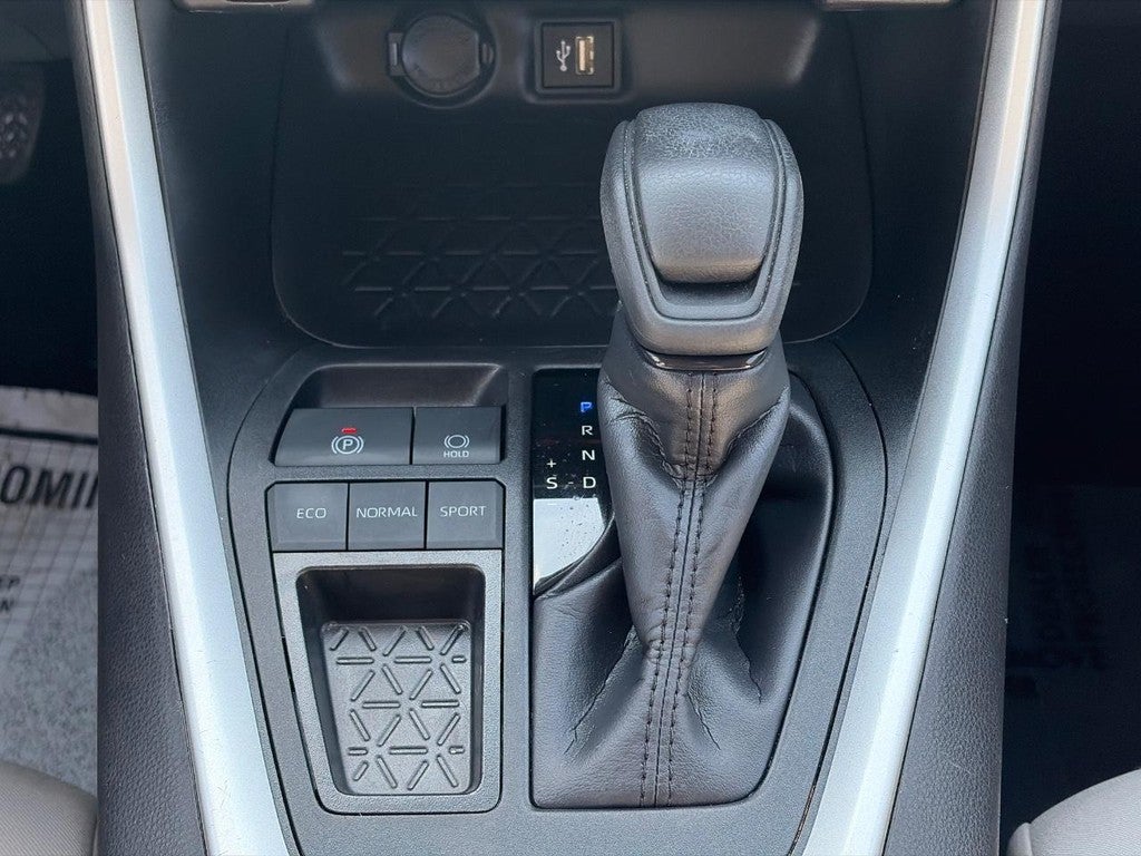 2025 Toyota RAV4 XLE FWD (Natl)