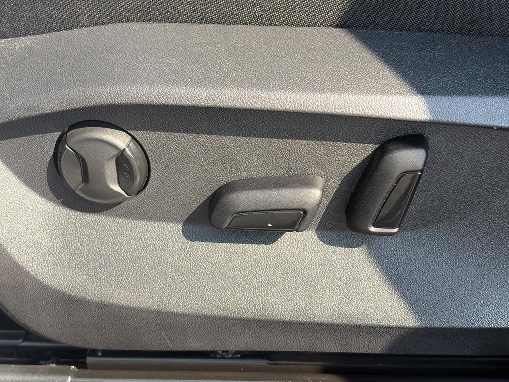 2023 Volkswagen Taos SEL 4MOTION