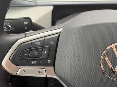 2025 Volkswagen Taos SEL 4MOTION
