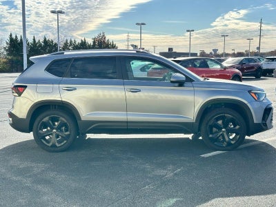 2025 Volkswagen Taos SEL 4MOTION