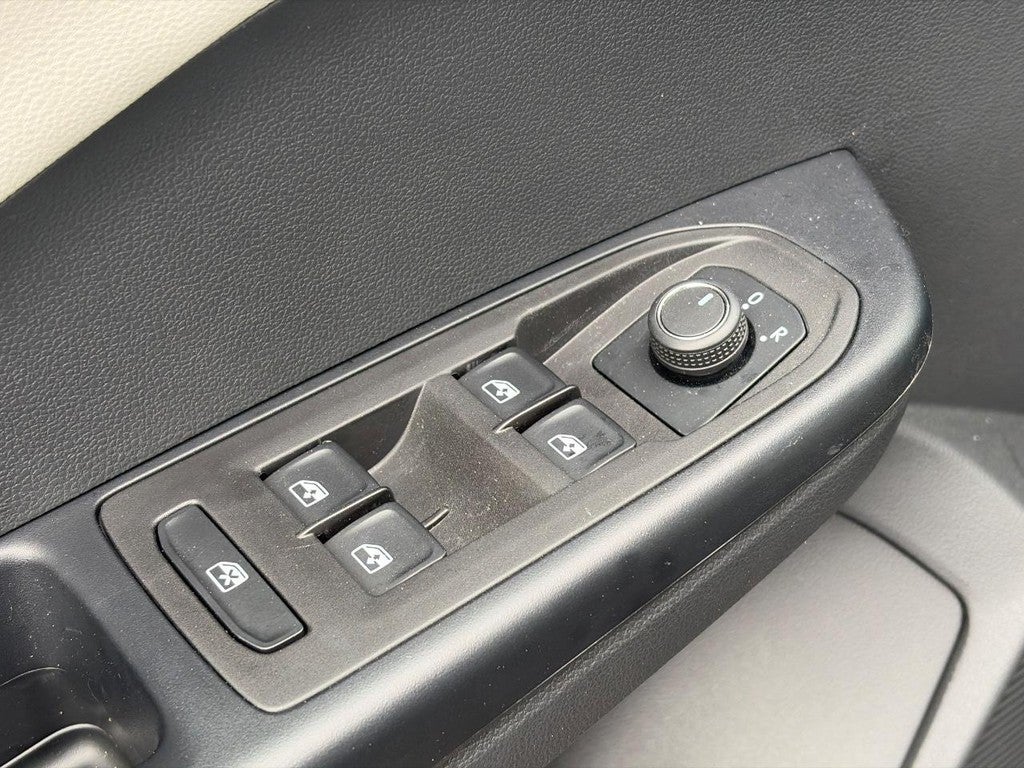 2025 Volkswagen Taos S FWD