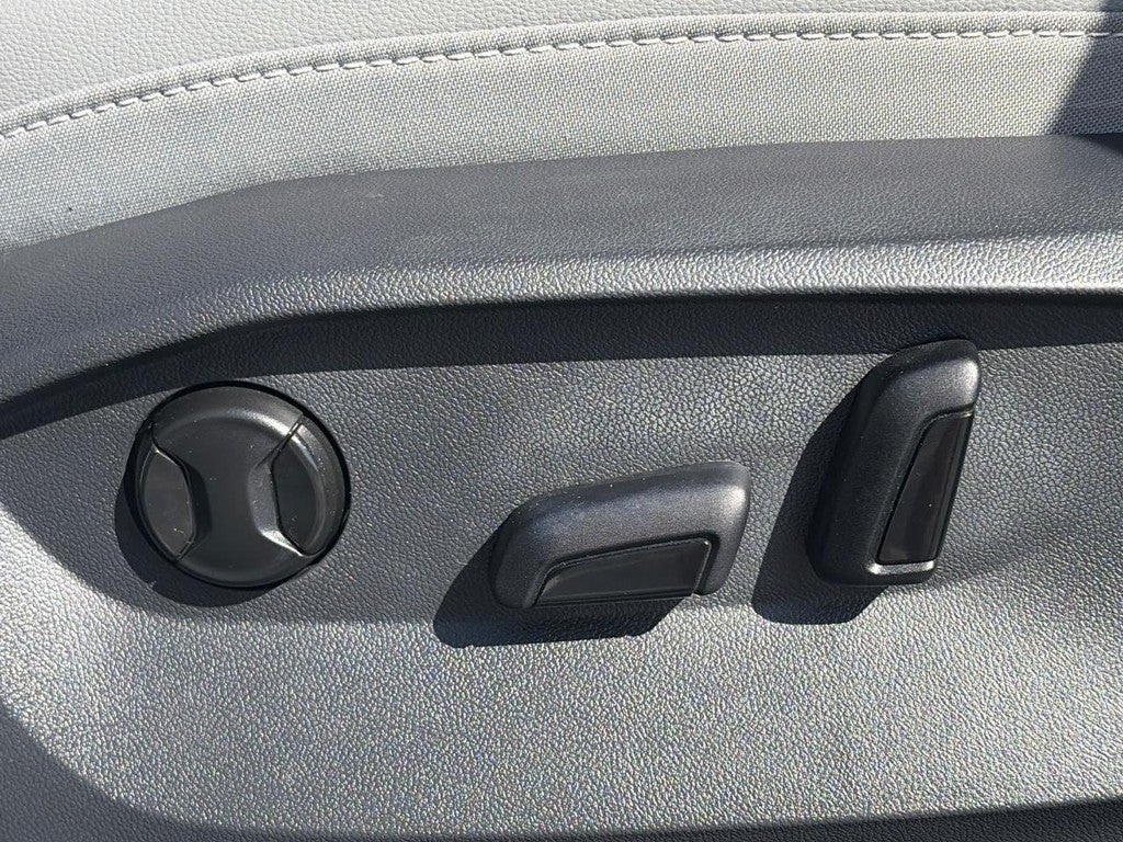 2023 Volkswagen Taos SE 4MOTION
