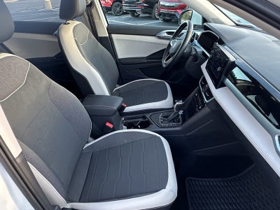 2025 Volkswagen Taos SE FWD