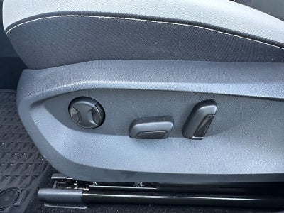 2025 Volkswagen Taos SE FWD