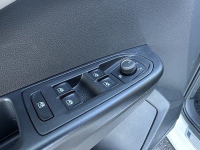 2025 Volkswagen Taos SE FWD