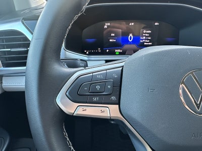 2025 Volkswagen Taos SE FWD