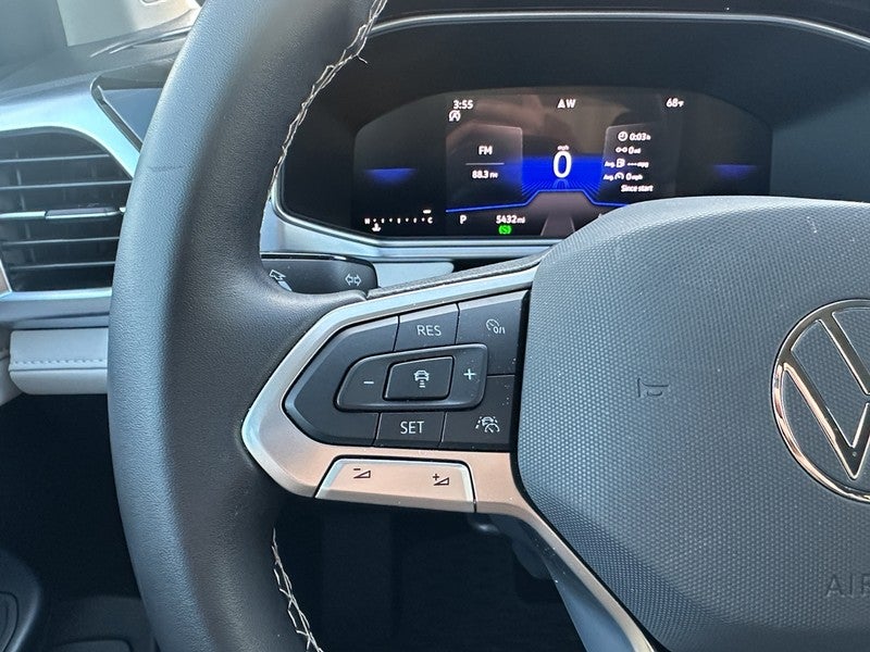 2025 Volkswagen Taos SE FWD