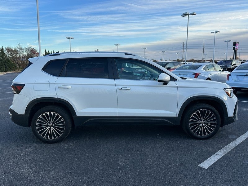 2025 Volkswagen Taos SE FWD