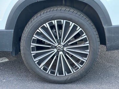 2025 Volkswagen Taos SE FWD