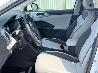 2025 Volkswagen Taos SE FWD