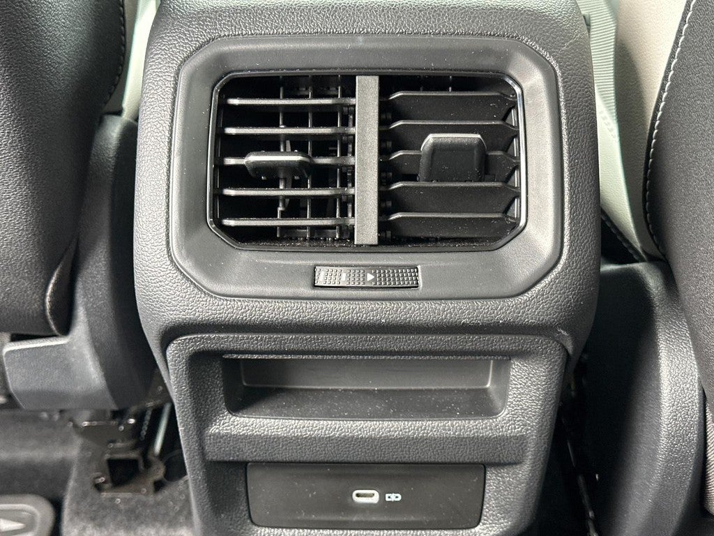 2025 Volkswagen Taos SE 4MOTION