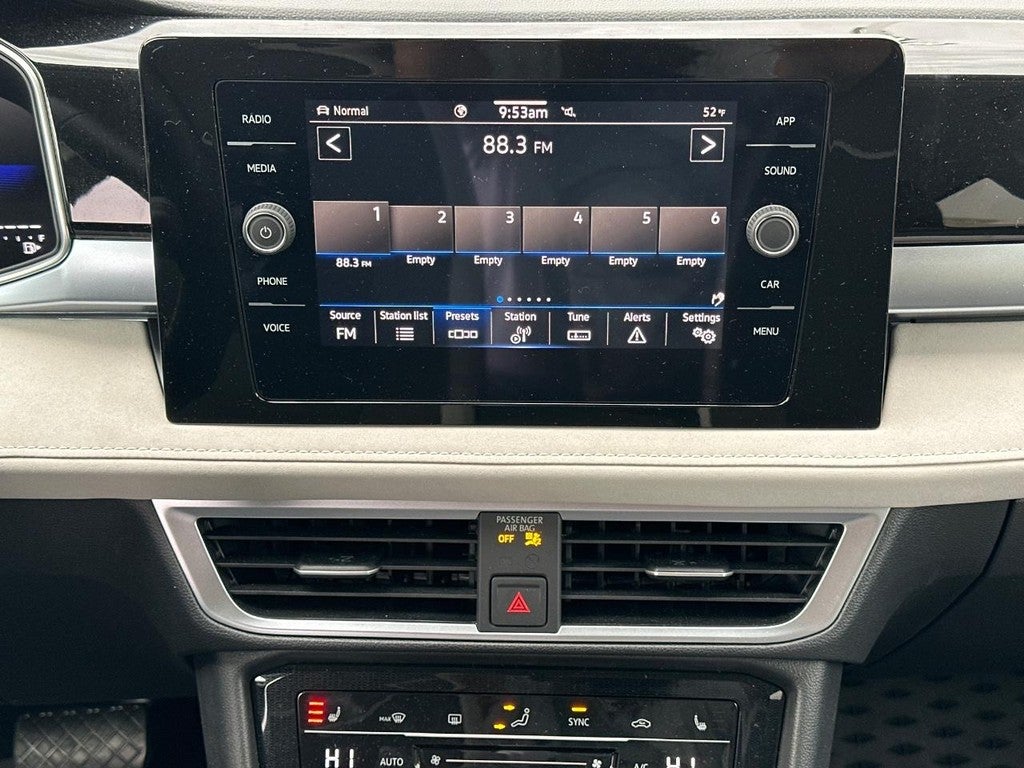 2025 Volkswagen Taos SE 4MOTION