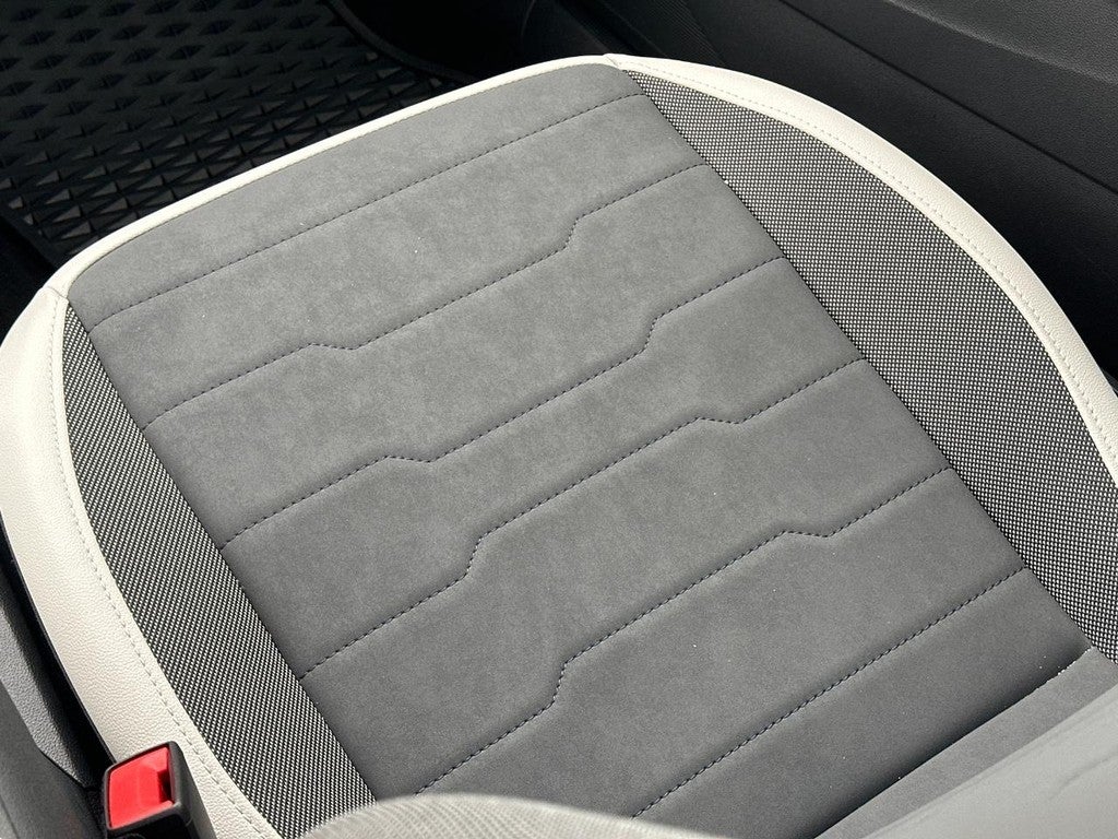 2025 Volkswagen Taos SE 4MOTION