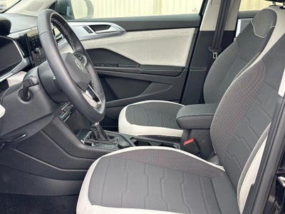 2025 Volkswagen Taos SE 4MOTION