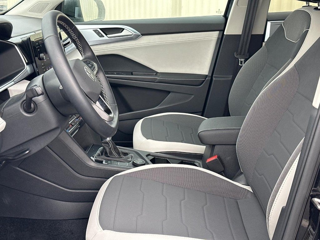 2025 Volkswagen Taos SE 4MOTION