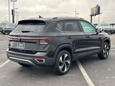 2025 Volkswagen Taos SE 4MOTION