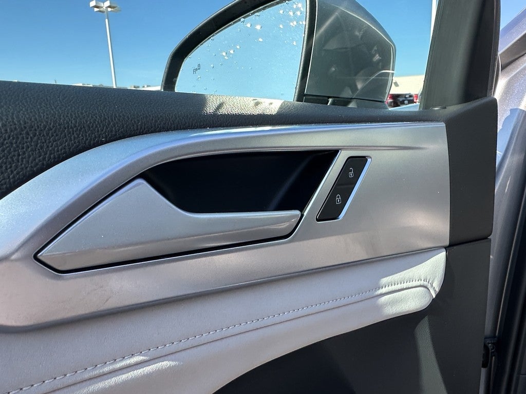 2025 Volkswagen Taos SE 4MOTION