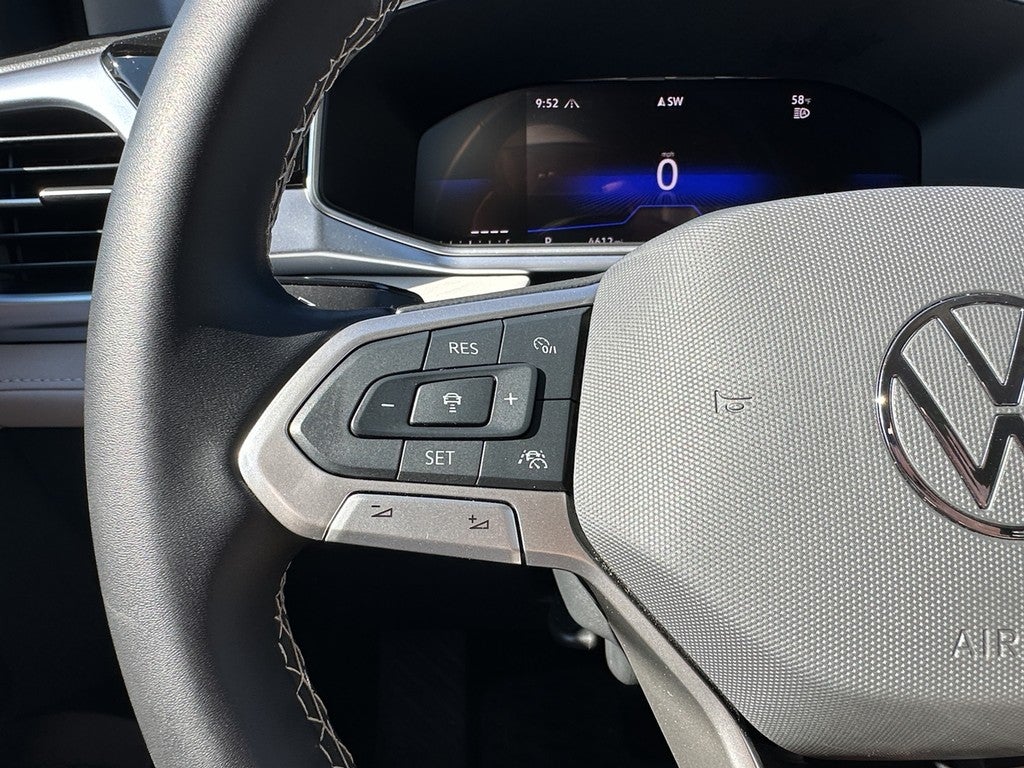 2025 Volkswagen Taos SE 4MOTION