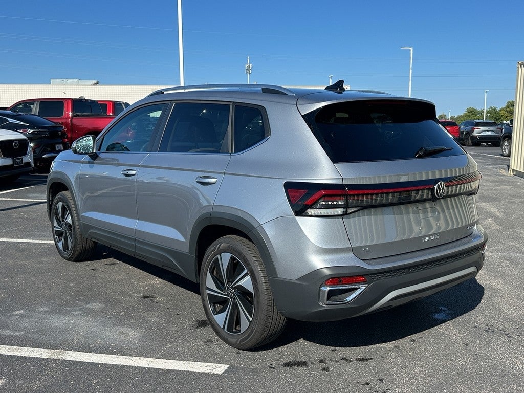2025 Volkswagen Taos SE 4MOTION
