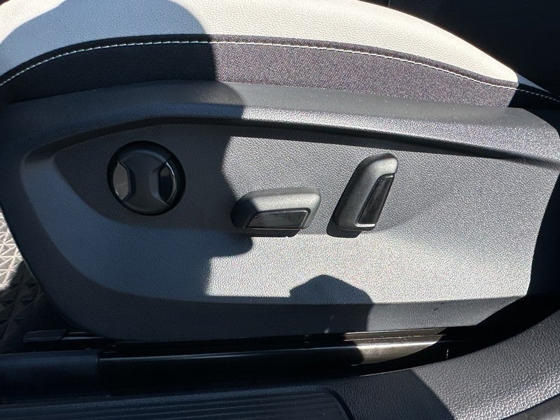 2025 Volkswagen Taos SE 4MOTION