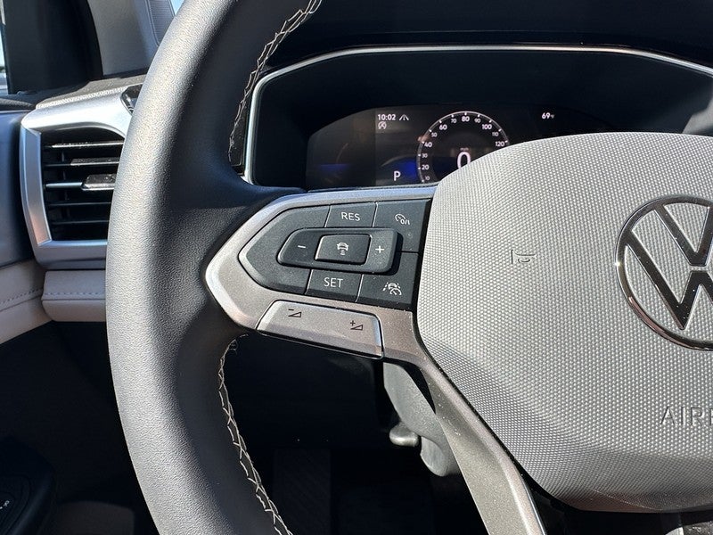 2025 Volkswagen Taos SE 4MOTION