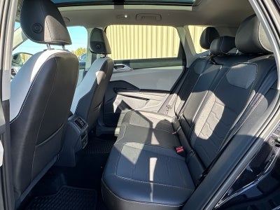 2025 Volkswagen Taos SE 4MOTION