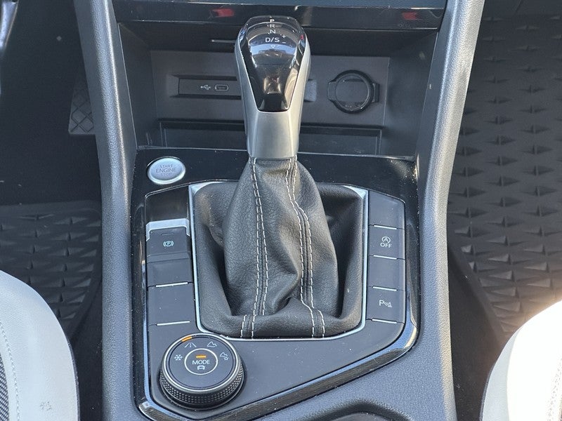 2025 Volkswagen Taos SE 4MOTION