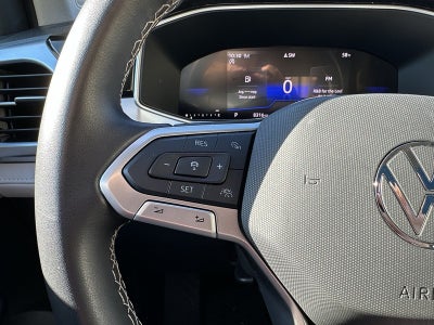 2025 Volkswagen Taos SE 4MOTION